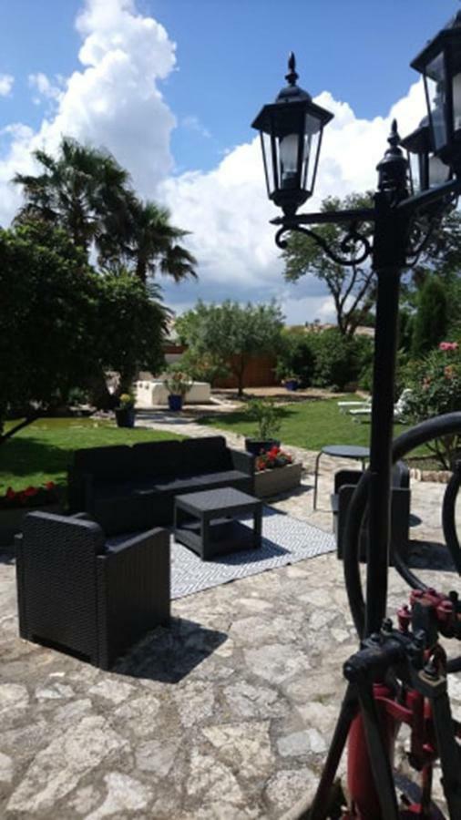 Bed and Breakfast Au Jardin D'Amphora Ginestas Екстер'єр фото